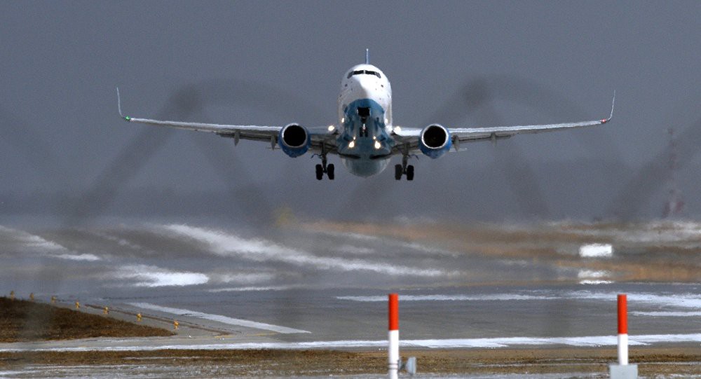Máy bay Boeing 737-800 hạ cánh khẩn cấp ở Nga, khả năng hỏng động cơ - Ảnh 1. Máy bay Boeing 737-800 hạ cánh khẩn cấp ở Nga, khả năng hỏng động cơ - Ảnh 1.