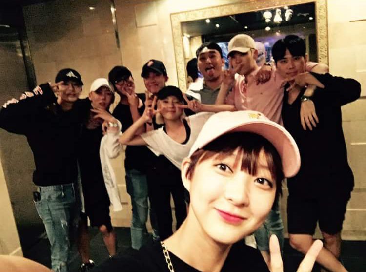 Nhìn lại hoạt động của 3 idol vừa nói lời từ giã Kpop: Người đa tài, sự nghiệp thăng hoa; kẻ mờ nhạt ít ai biết đến - Ảnh 8. Nhìn lại hoạt động của 3 idol vừa nói lời từ giã Kpop: Người đa tài, sự nghiệp thăng hoa; kẻ mờ nhạt ít ai biết đến - Ảnh 8.