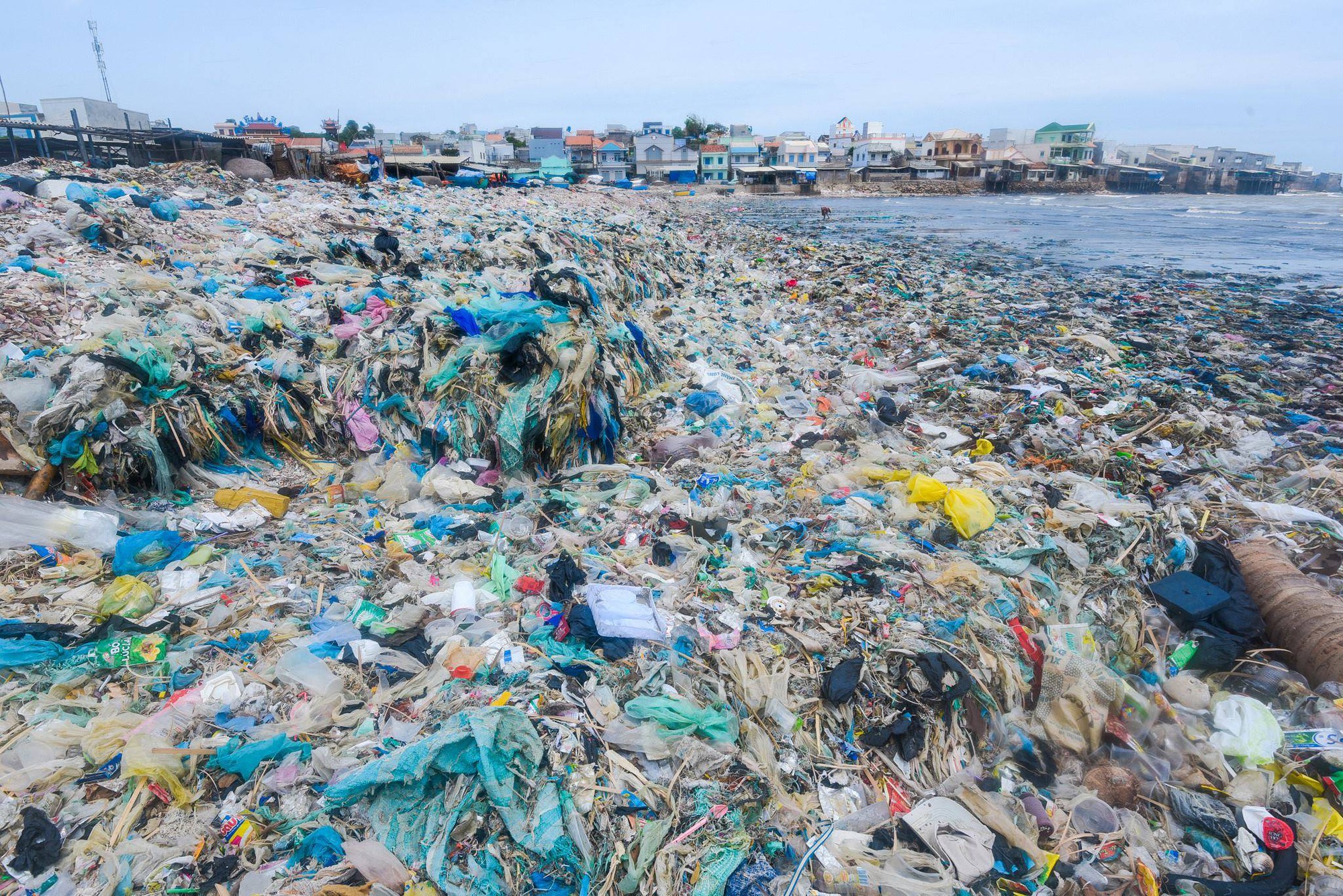 Cơn sốt thử thách dọn rác lan tỏa ở Việt Nam và tín hiệu đáng mừng về sự biến mất của những bãi rác lớn - Ảnh 1.