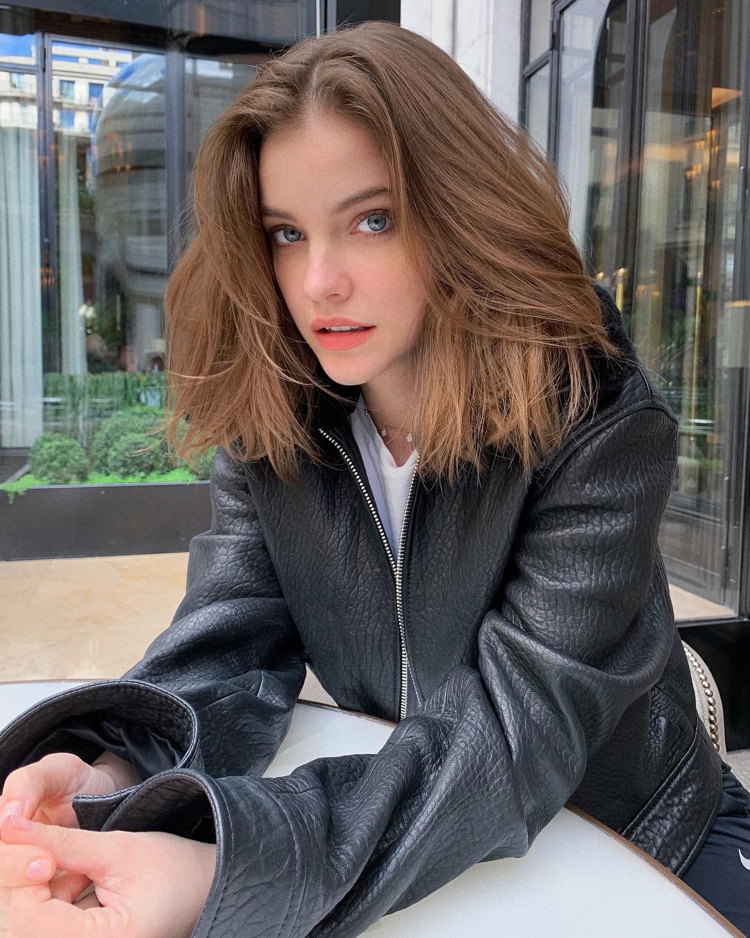 Thiên thần Victorias Secret mới Barbara Palvin: Đẹp đến nỗi thay đổi cả tiêu chuẩn, từng bị đồn chen giữa cặp Jelena - Ảnh 6. Thiên thần Victorias Secret mới Barbara Palvin: Đẹp đến nỗi thay đổi cả tiêu chuẩn, từng bị đồn chen giữa cặp Jelena - Ảnh 6.