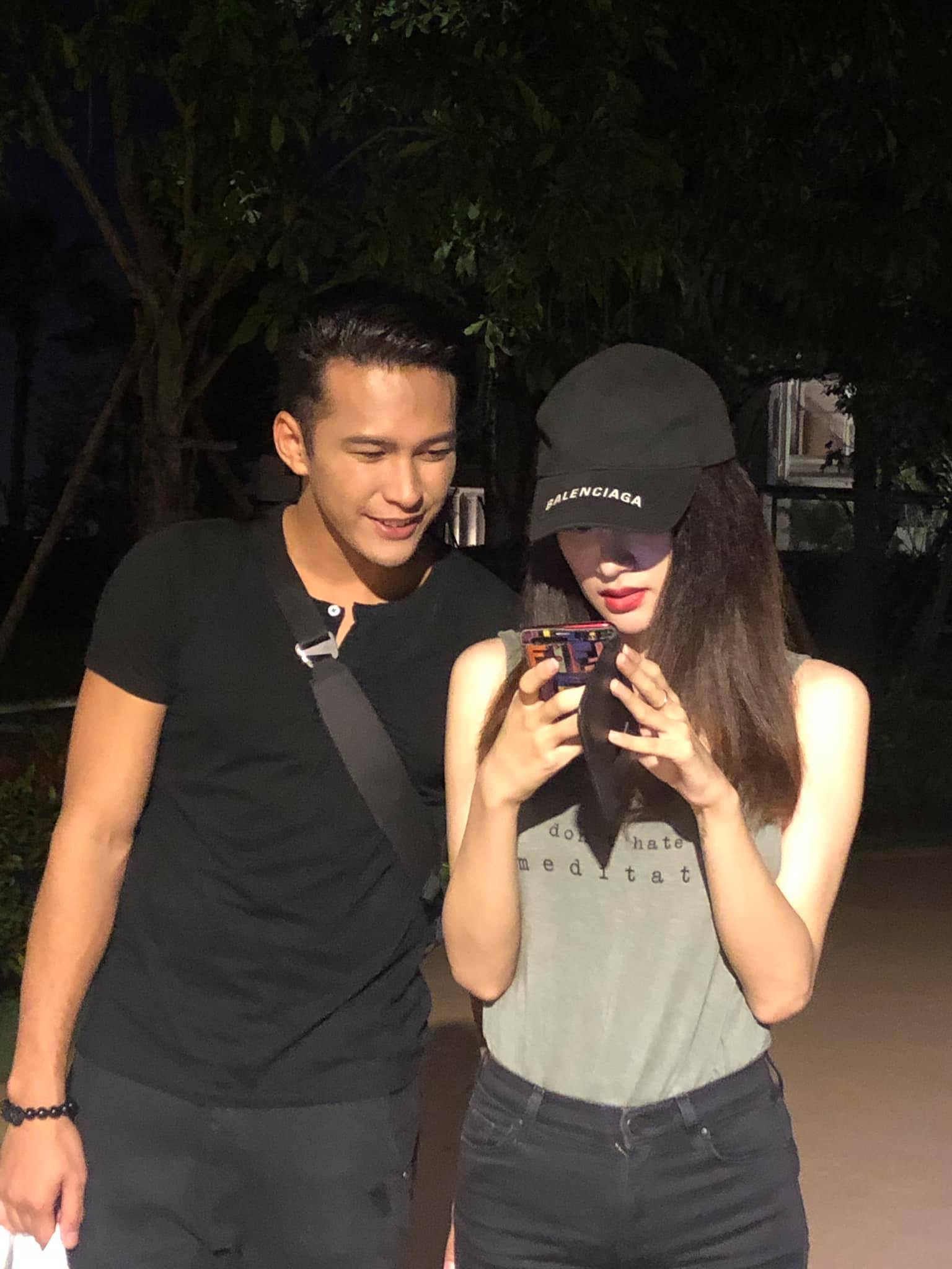 Phillip thân thiết đi chơi cùng Hương Giang sau màn xuất hiện chớp nhoáng trong MV mới khiến dân mạng nhiệt tình ghép đôi - Ảnh 2. Phillip thân thiết đi chơi cùng Hương Giang sau màn xuất hiện chớp nhoáng trong MV mới khiến dân mạng nhiệt tình ghép đôi - Ảnh 2.