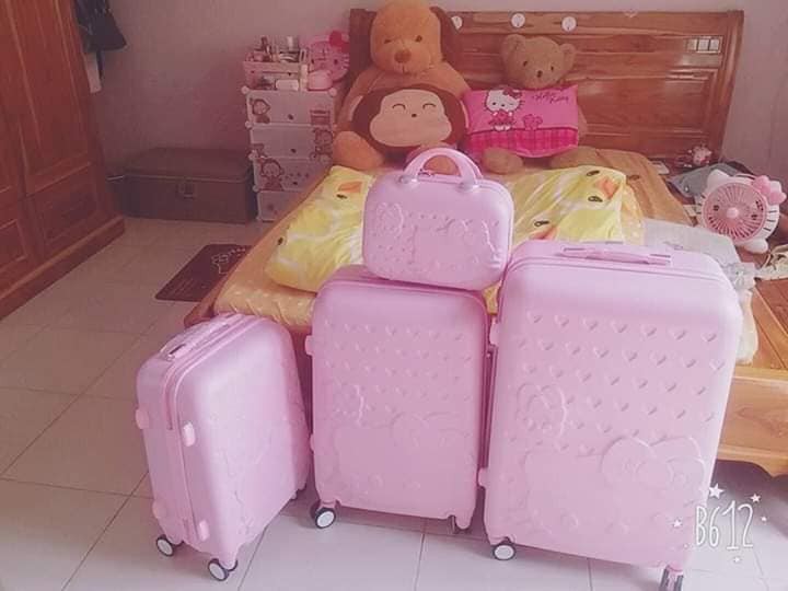 Mong quý khách tặng quà Hello Kitty thay cho phong bì - dòng ghi trên thiệp cưới của cô gái cuồng Mèo hồng khiến dân mạng cười nghiêng ngả - Ảnh 6. Mong quý khách tặng quà Hello Kitty thay cho phong bì - dòng ghi trên thiệp cưới của cô gái cuồng Mèo hồng khiến dân mạng cười nghiêng ngả - Ảnh 6.