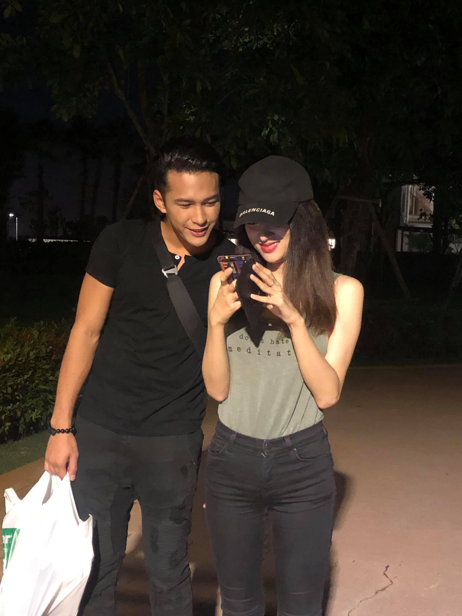 Phillip thân thiết đi chơi cùng Hương Giang sau màn xuất hiện chớp nhoáng trong MV mới khiến dân mạng nhiệt tình ghép đôi - Ảnh 1. Phillip thân thiết đi chơi cùng Hương Giang sau màn xuất hiện chớp nhoáng trong MV mới khiến dân mạng nhiệt tình ghép đôi - Ảnh 1.