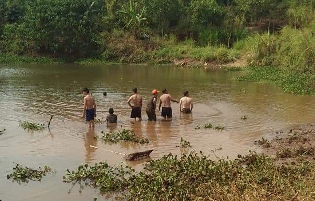 2 cháu nhỏ và 1 phụ nữ chết đuối thương tâm khi đi bắt ốc - Ảnh 1.