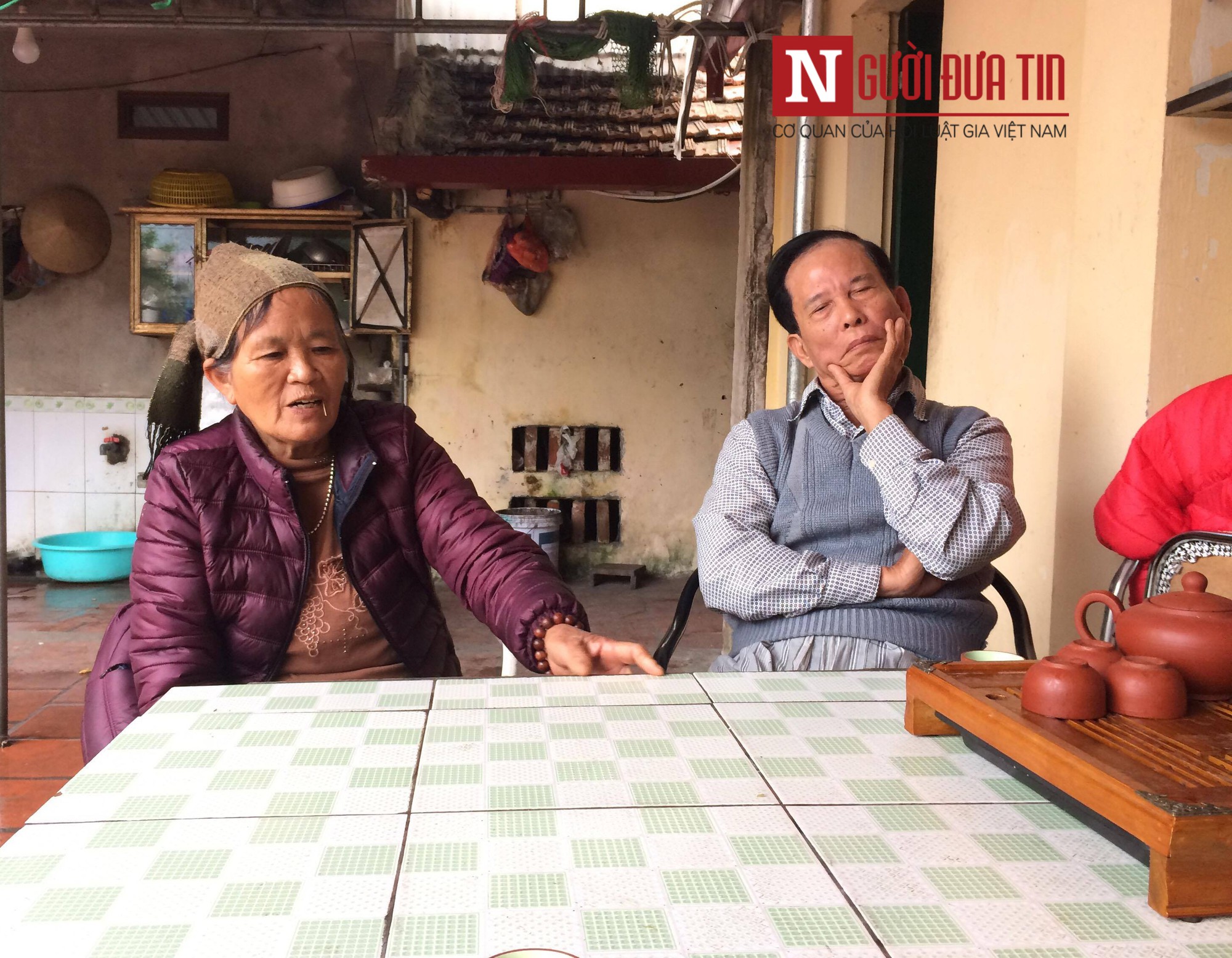 Mang thịt thối vào trường ở Bắc Ninh: Tiết lộ bất ngờ về bà Hiệu trưởng hàng xóm và sự phẫn uất của người dân - Ảnh 1. Mang thịt thối vào trường ở Bắc Ninh: Tiết lộ bất ngờ về bà Hiệu trưởng hàng xóm và sự phẫn uất của người dân - Ảnh 1.
