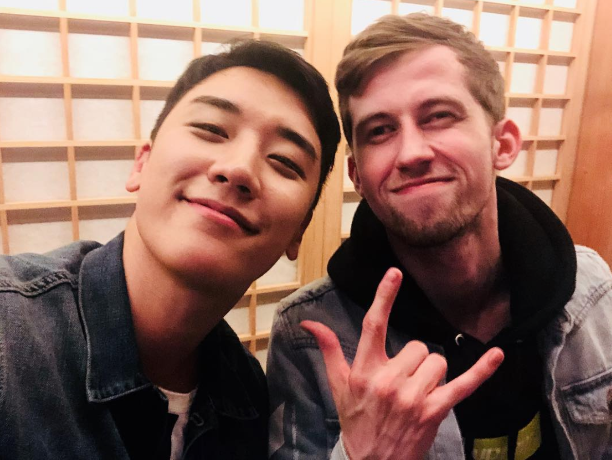 Choáng với danh sách kết bạn tứ phương của thánh ngoại giao Seungri: Hàn, Trung, Nhật, Singapore... đến Việt Nam - Ảnh 17. Choáng với danh sách kết bạn tứ phương của thánh ngoại giao Seungri: Hàn, Trung, Nhật, Singapore... đến Việt Nam - Ảnh 17.