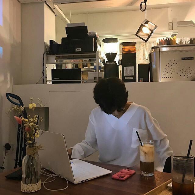 C&acirc;u hỏi kh&oacute;: Nhắn tin 10 ph&uacute;t mới rep th&igrave; trong thời gian đ&oacute;, người ta đ&atilde; l&agrave;m g&igrave;? khiến cư d&acirc;n mạng đua nhau suy đo&aacute;n - Ảnh 2.