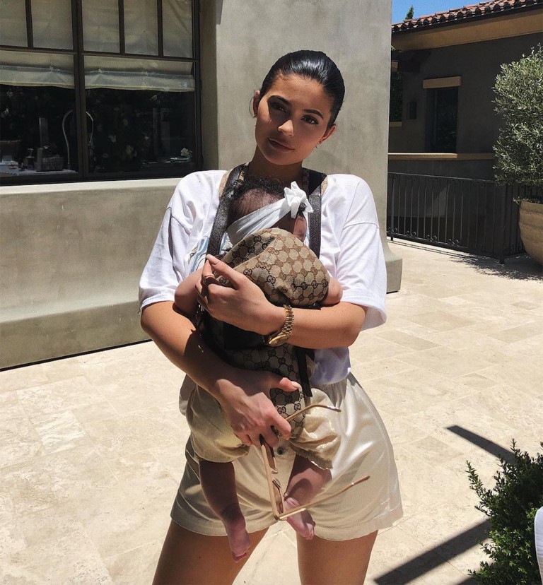 Những lần diện đồ đôi siêu đỉnh của Kylie Jenner và con gái đầu lòng - Ảnh 3. Những lần diện đồ đôi siêu đỉnh của Kylie Jenner và con gái đầu lòng - Ảnh 3.