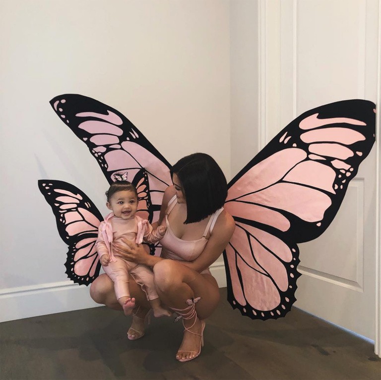 Những lần diện đồ đôi siêu đỉnh của Kylie Jenner và con gái đầu lòng - Ảnh 5. Những lần diện đồ đôi siêu đỉnh của Kylie Jenner và con gái đầu lòng - Ảnh 5.