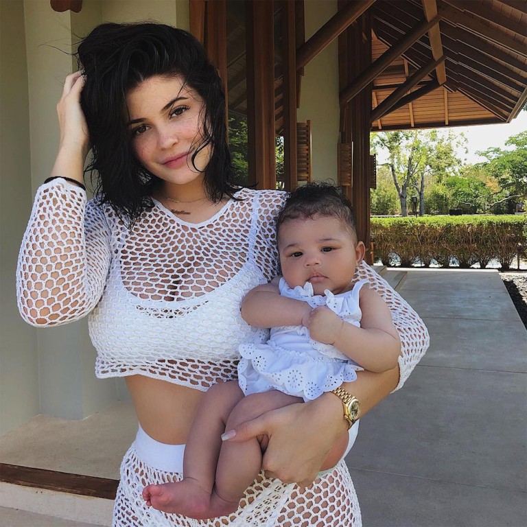 Những lần diện đồ đôi siêu đỉnh của Kylie Jenner và con gái đầu lòng - Ảnh 8. Những lần diện đồ đôi siêu đỉnh của Kylie Jenner và con gái đầu lòng - Ảnh 8.