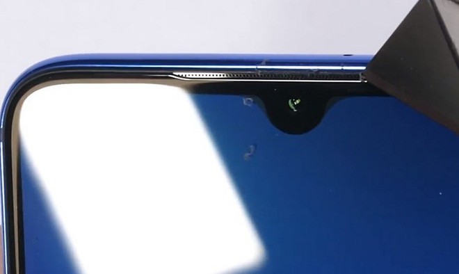 Thử thách độ bền Xiaomi Mi 9 với dao, lửa và dùng tay bẻ cong: Xứng đáng là một siêu phẩm cao cấp - Ảnh 3.