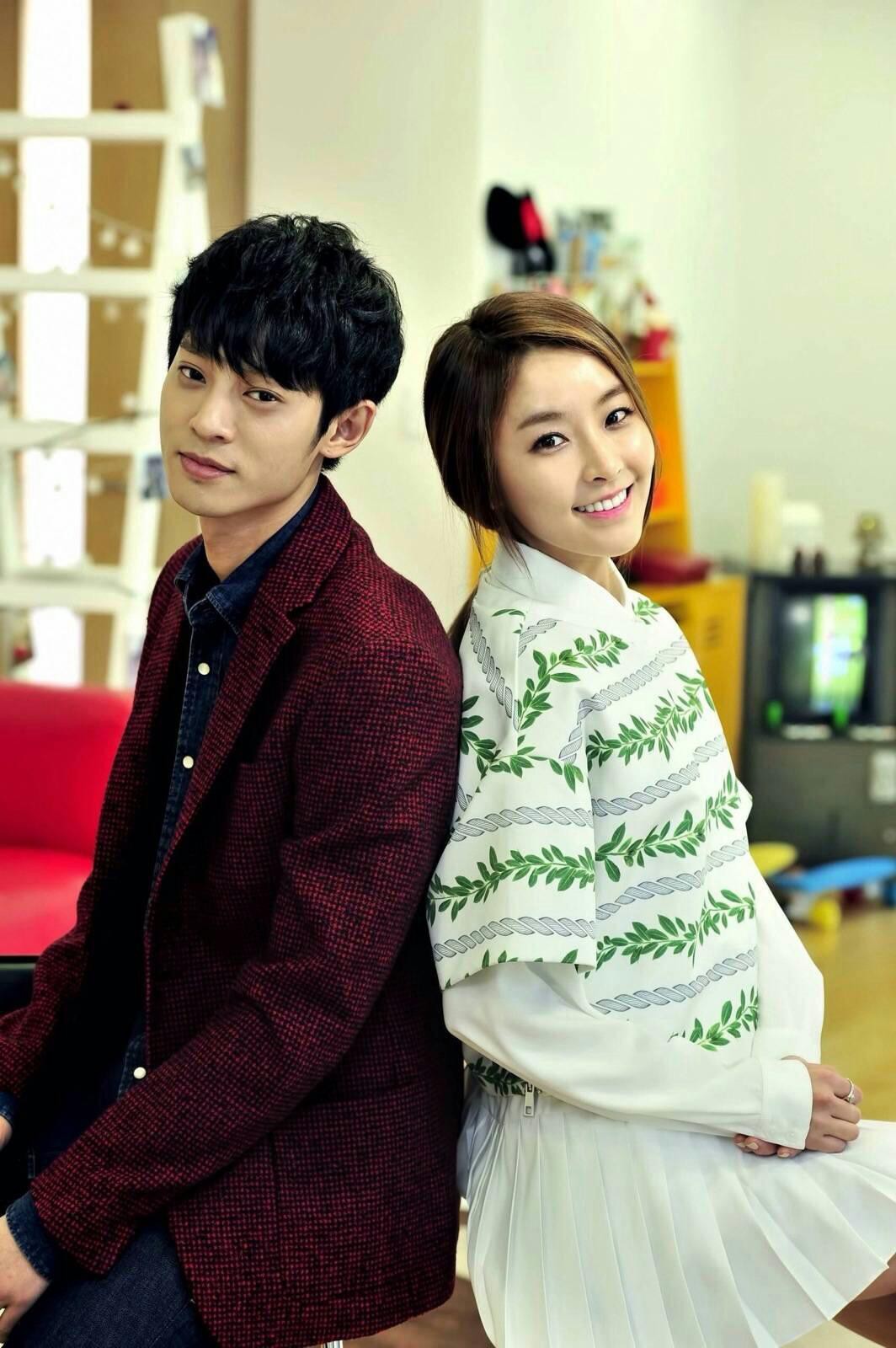Đầy đủ list sao quay lưng với Jung Joon Young sau bê bối: Kẻ gắn bó quay lưng, người lội lại xóa từng bình luận - Ảnh 2. Đầy đủ list sao quay lưng với Jung Joon Young sau bê bối: Kẻ gắn bó quay lưng, người lội lại xóa từng bình luận - Ảnh 2.