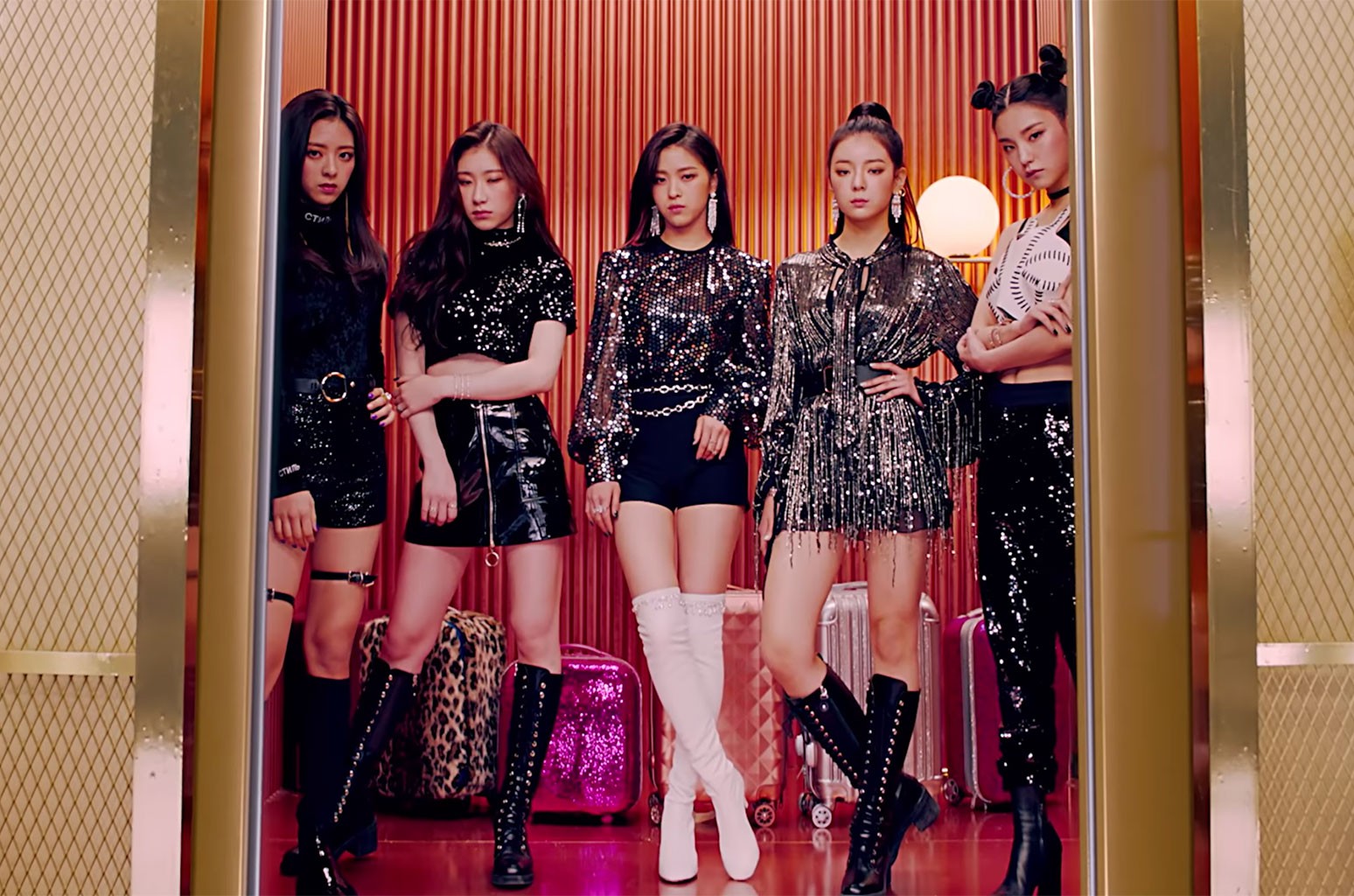Thành tích digital vượt xa đàn chị TWICE và BLACKPINK, liệu ITZY có lặp lại lịch sử ẵm daesang như miss A đã làm? - Ảnh 1. Thành tích digital vượt xa đàn chị TWICE và BLACKPINK, liệu ITZY có lặp lại lịch sử ẵm daesang như miss A đã làm? - Ảnh 1.