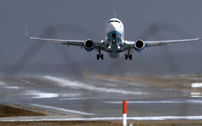 Th&ecirc;m một m&aacute;y bay của Boeing gặp sự cố giữa trời - Ảnh 1.