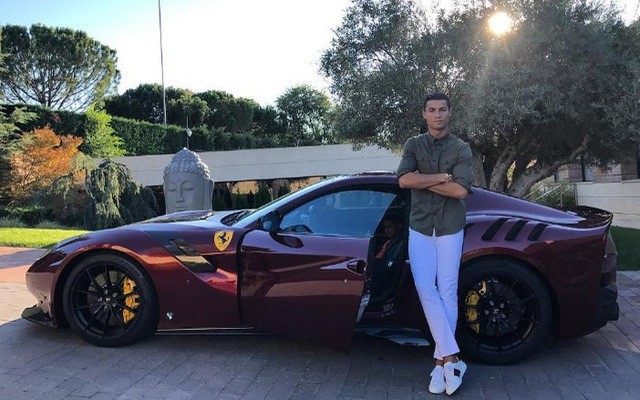 Ronaldo thêm một thành viên mới vào bộ sưu tập xế hộp trăm tỷ VNĐ - Ảnh 4. Ronaldo thêm một thành viên mới vào bộ sưu tập xế hộp trăm tỷ VNĐ - Ảnh 4.