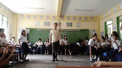 Thầy giáo nhảy cover ca khúc của MOMOLAND sexy và chất không kém bản gốc khiến đám học sinh phát cuồng - Ảnh 3.