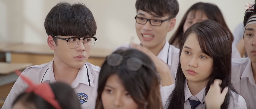 C&oacute; g&igrave; ở &Ecirc;! Nhỏ Lớp Trưởng: Sitcom đ&igrave;nh đ&aacute;m của nữ ch&iacute;nh Mắt Biếc - Ảnh 4.