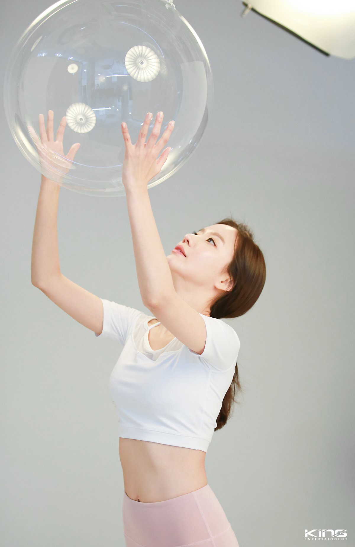 Chùm ảnh hậu trường gây sốt của mỹ nhân Sắc đẹp ngàn cân: U40 vẫn trẻ đẹp khó tin, chẳng thua gì Park Min Young - Ảnh 10. Chùm ảnh hậu trường gây sốt của mỹ nhân Sắc đẹp ngàn cân: U40 vẫn trẻ đẹp khó tin, chẳng thua gì Park Min Young - Ảnh 10.