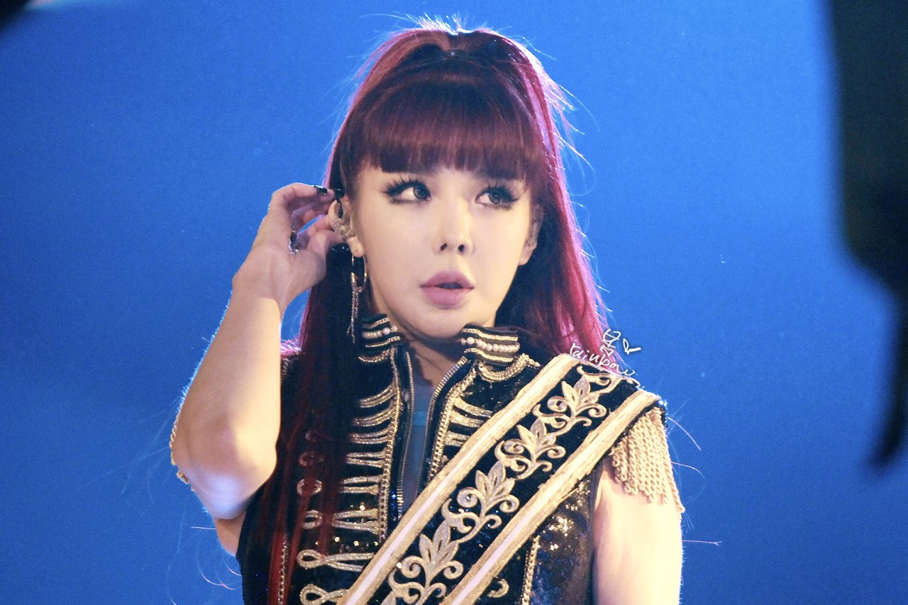 Park Bom gây thất vọng khi hát chán, diễn đơ: Tiếc cho màu giọng đẹp như mơ của Kpop năm nào - Ảnh 4. Park Bom gây thất vọng khi hát chán, diễn đơ: Tiếc cho màu giọng đẹp như mơ của Kpop năm nào - Ảnh 4.