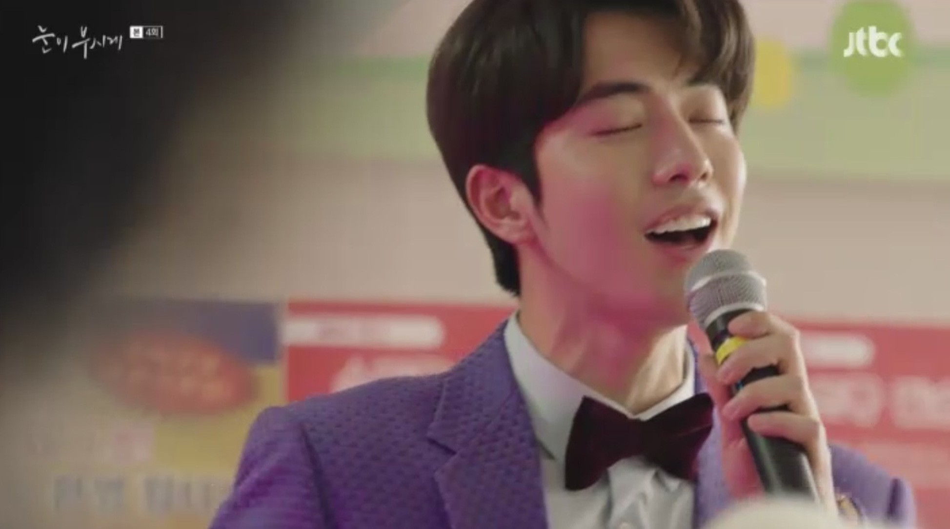 Dazzling không chỉ kì ảo hay lãng mạn, mà còn là câu chuyện đậm tính xã hội chân thật đến đau lòng - Ảnh 9. Dazzling không chỉ kì ảo hay lãng mạn, mà còn là câu chuyện đậm tính xã hội chân thật đến đau lòng - Ảnh 9.