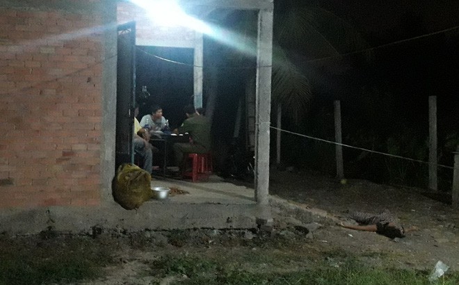 Nghi &aacute;n phi c&ocirc;ng đ&acirc;m chết người t&igrave;nh ở miền T&acirc;y trong đ&ecirc;m: Bắt th&ecirc;m một nghi phạm kh&ocirc;ng ngờ - Ảnh 1.