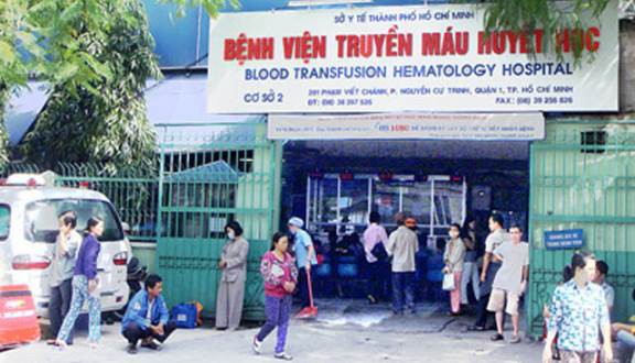 B&aacute;c sĩ bị rượt ch&eacute;m v&igrave; lừa tiền bệnh nh&acirc;n ung thư: 3 nạn nh&acirc;n được nhận lại 48,5 triệu đồng - Ảnh 2.