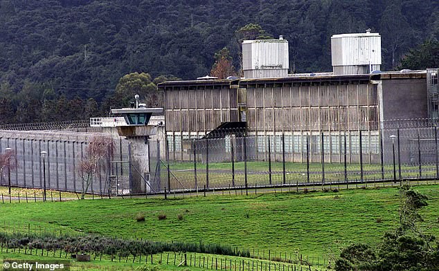 Phòng giam hung thủ vụ xả súng New Zealand: Tường bê tông không thể xuyên phá, nhà vệ sinh trong tầm mắt của mọi lính canh - Ảnh 2.