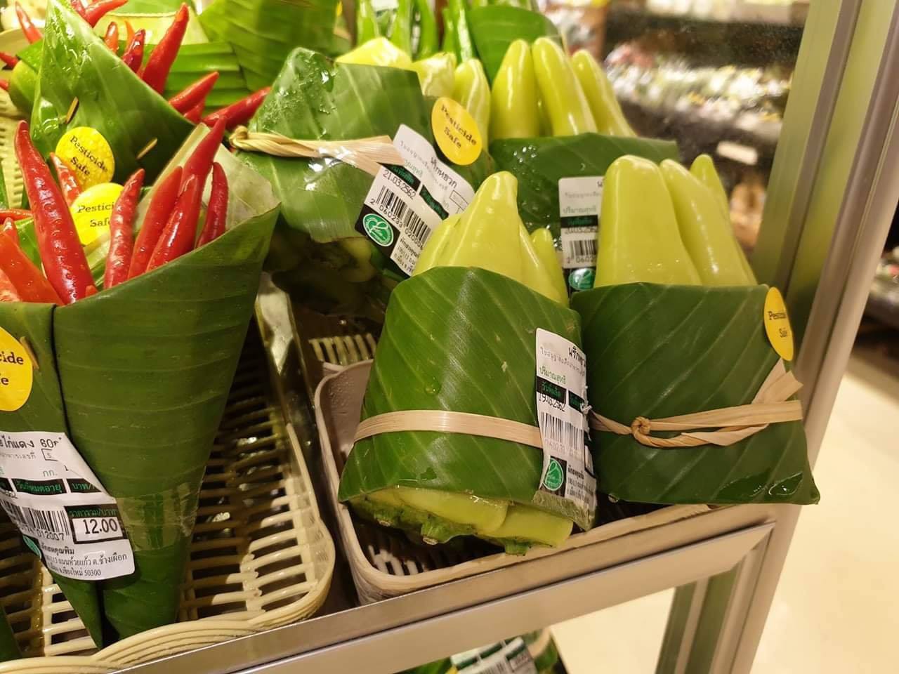 Giải pháp cực hay: cửa hàng ở Chiang Mai dùng lá chuối bọc thực phẩm để hạn chế túi nhựa - Ảnh 4. Giải pháp cực hay: cửa hàng ở Chiang Mai dùng lá chuối bọc thực phẩm để hạn chế túi nhựa - Ảnh 4.