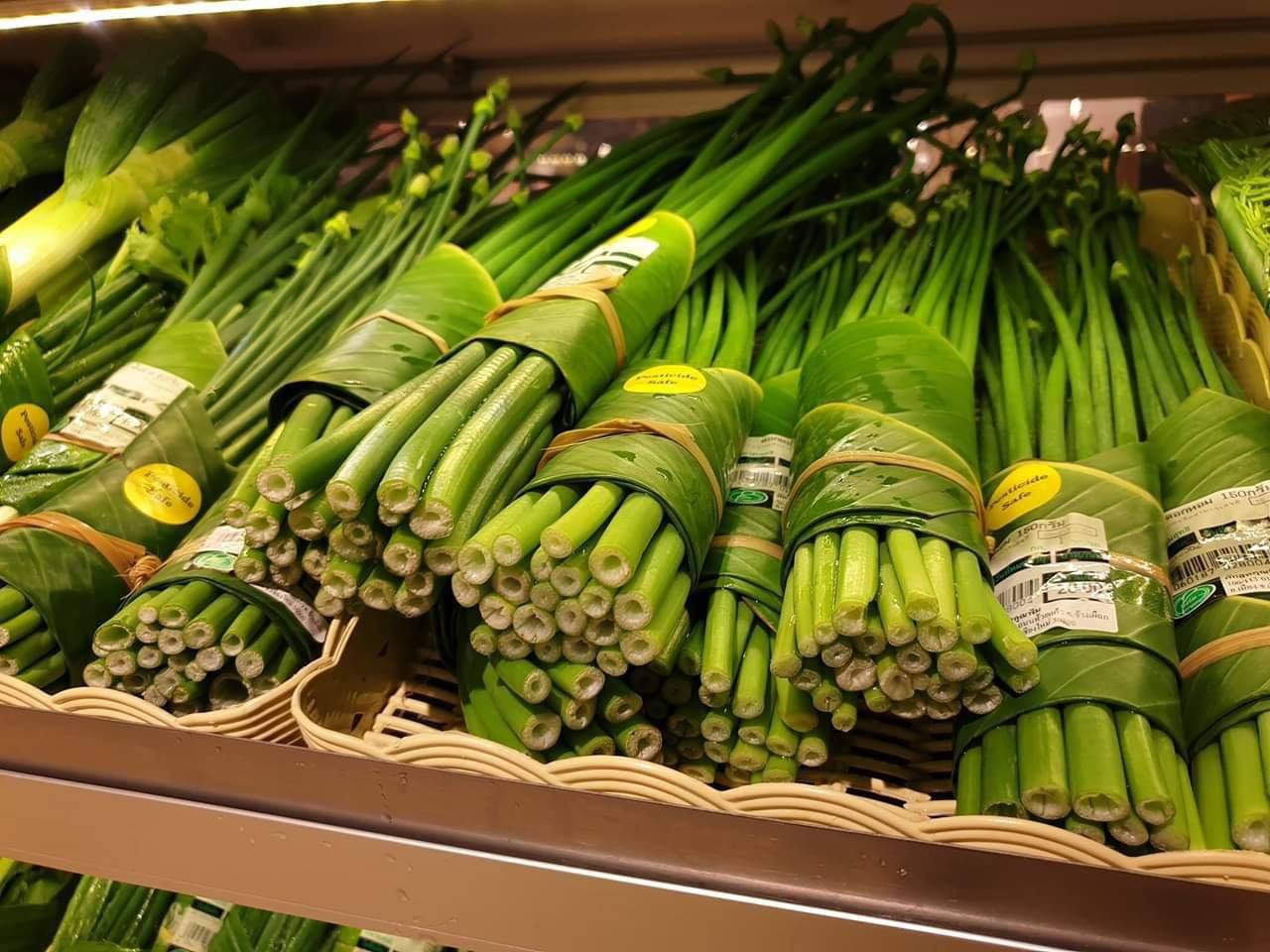Giải pháp cực hay: cửa hàng ở Chiang Mai dùng lá chuối bọc thực phẩm để hạn chế túi nhựa - Ảnh 3. Giải pháp cực hay: cửa hàng ở Chiang Mai dùng lá chuối bọc thực phẩm để hạn chế túi nhựa - Ảnh 3.