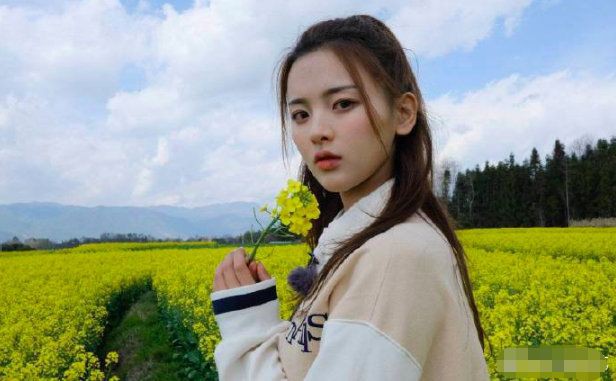 Khẩu chiến fandom Vương Nguy&ecirc;n - Dương Si&ecirc;u Việt: Người bị tố khai mua bằng cấp, kẻ bị khui ảnh &ldquo;n&oacute;ng&rdquo; trong qu&aacute; khứ - Ảnh 5.