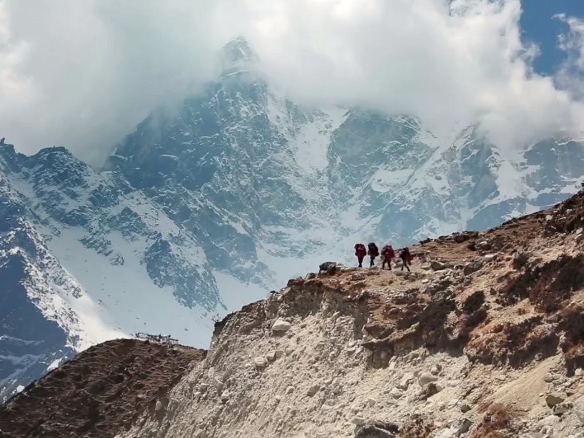 Không chỉ xác người trên Everest, băng tan còn khiến thế giới phải đối mặt với một hiểm họa đáng sợ hơn thế - Ảnh 3.