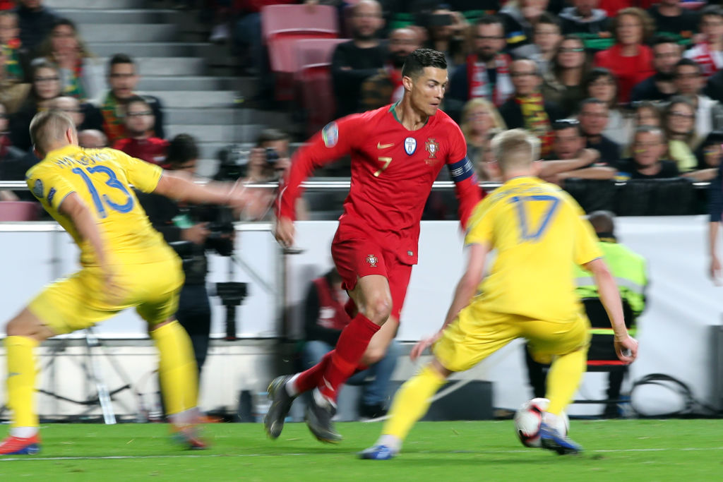 Messi, Ronaldo làm gì cũng có nhau: Cùng bị loại khỏi World Cup trong một ngày, giờ đây lại rủ nhau nếm trái đắng ở trận đầu tái xuất - Ảnh 8. Messi, Ronaldo làm gì cũng có nhau: Cùng bị loại khỏi World Cup trong một ngày, giờ đây lại rủ nhau nếm trái đắng ở trận đầu tái xuất - Ảnh 8.