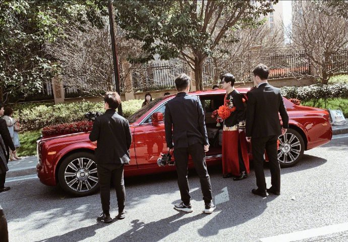 Đám cưới hot nhất hôm nay: Thiếu gia giàu nhất Trung Quốc làm phù rể, tặng nóng cô dâu chú rể 1 chiếc Rolls Royce - Ảnh 13.