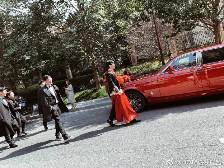 Đám cưới hot nhất hôm nay: Thiếu gia giàu nhất Trung Quốc làm phù rể, tặng nóng cô dâu chú rể 1 chiếc Rolls Royce - Ảnh 12.