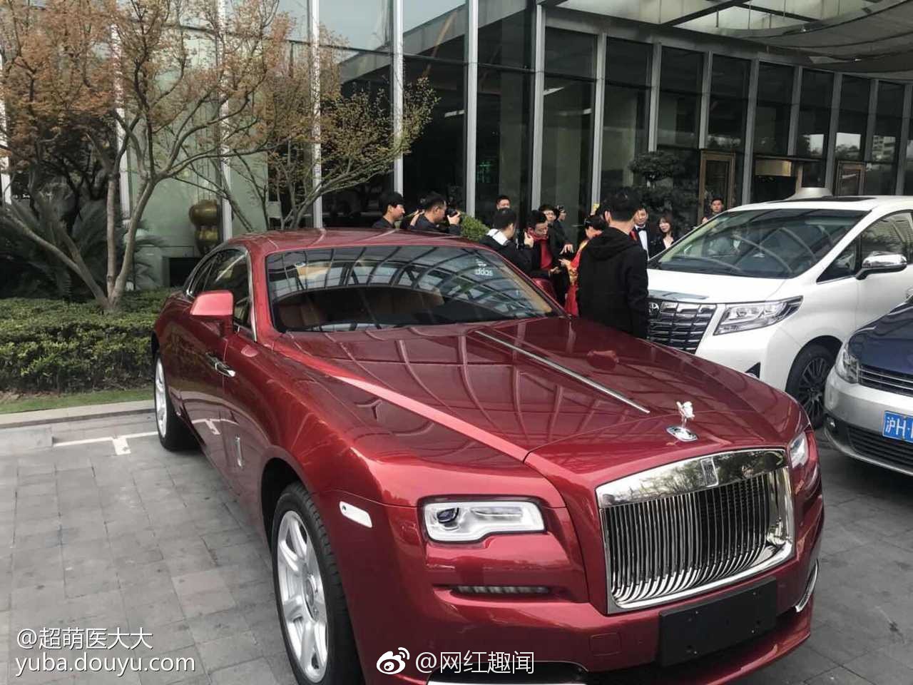 Đám cưới hot nhất hôm nay: Thiếu gia giàu nhất Trung Quốc làm phù rể, tặng nóng cô dâu chú rể 1 chiếc Rolls Royce - Ảnh 10.