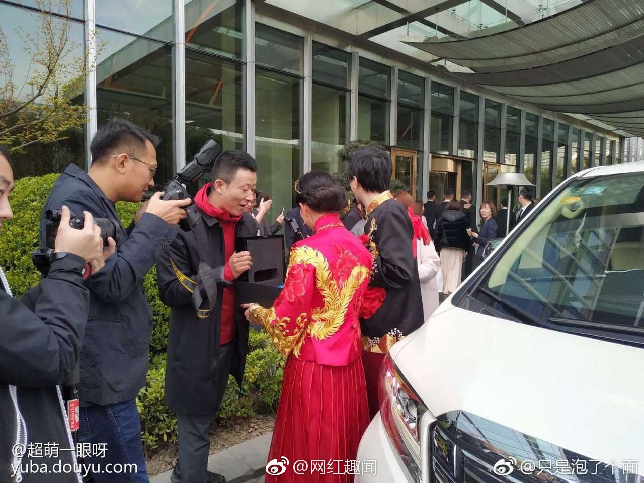Đám cưới hot nhất hôm nay: Thiếu gia giàu nhất Trung Quốc làm phù rể, tặng nóng cô dâu chú rể 1 chiếc Rolls Royce - Ảnh 7.