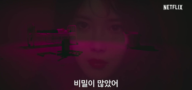 IU tung teaser một mình cân 4 vai, dàn diễn phụ còn có sao đình đám Bae Doo Na góp mặt - Ảnh 9.