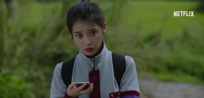 IU tung teaser một mình cân 4 vai, dàn diễn phụ còn có sao đình đám Bae Doo Na góp mặt - Ảnh 12.