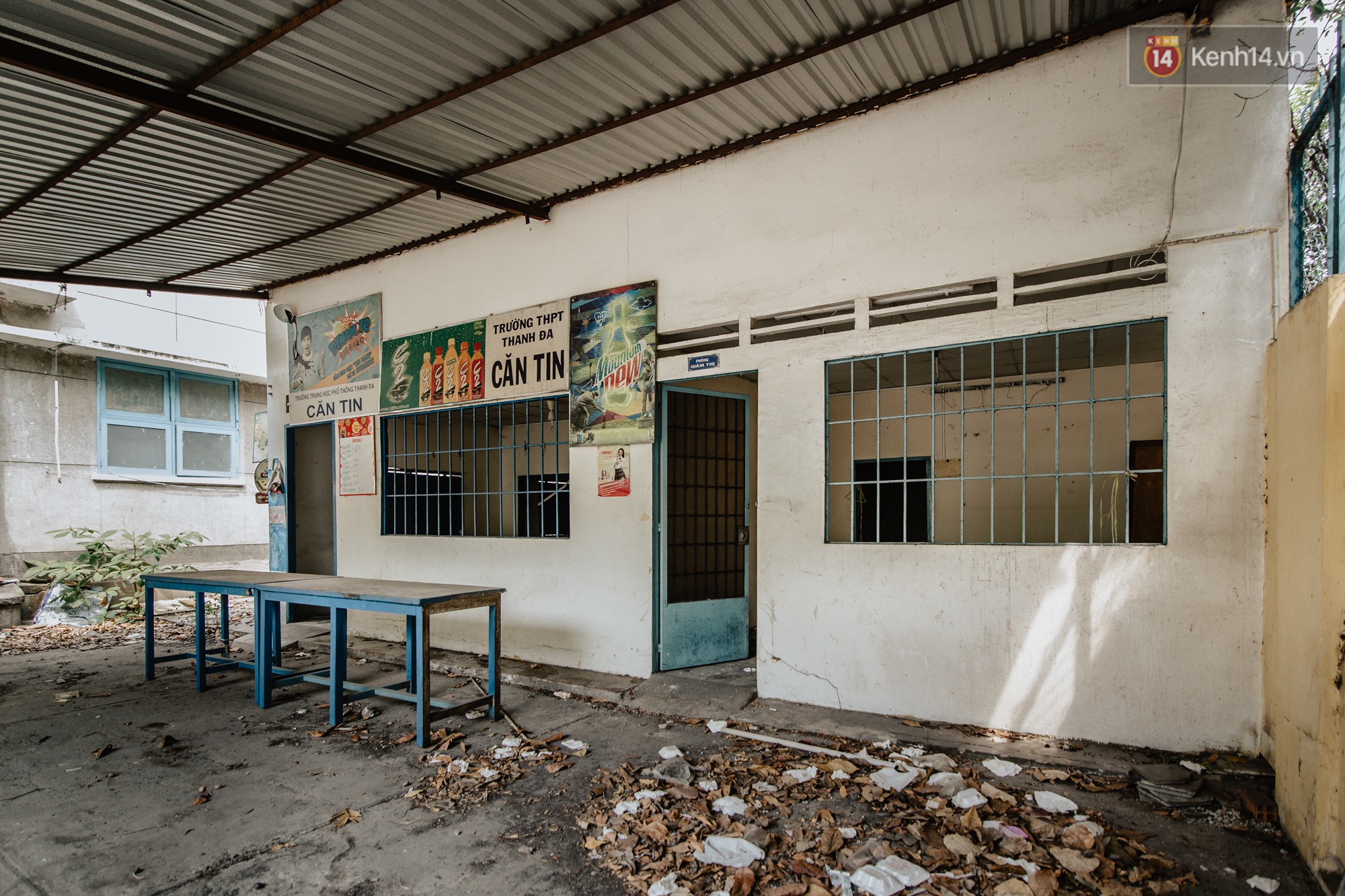 Khung cảnh rợn người bên trong trường học 40 năm tuổi bị bỏ hoang tại Sài Gòn - Ảnh 3.