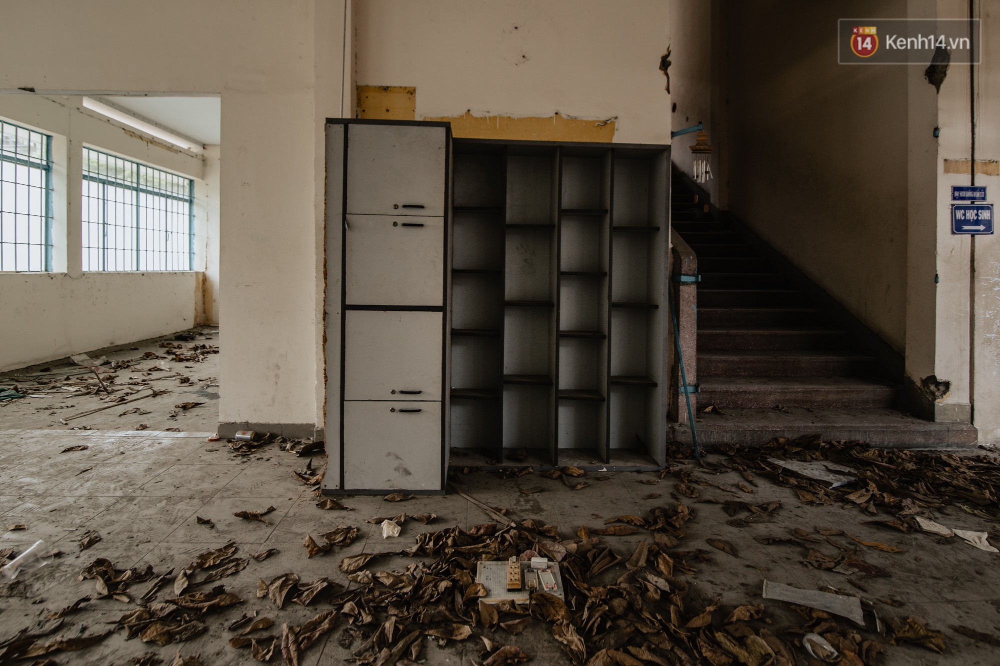 Khung cảnh rợn người bên trong trường học 40 năm tuổi bị bỏ hoang tại Sài Gòn - Ảnh 10.