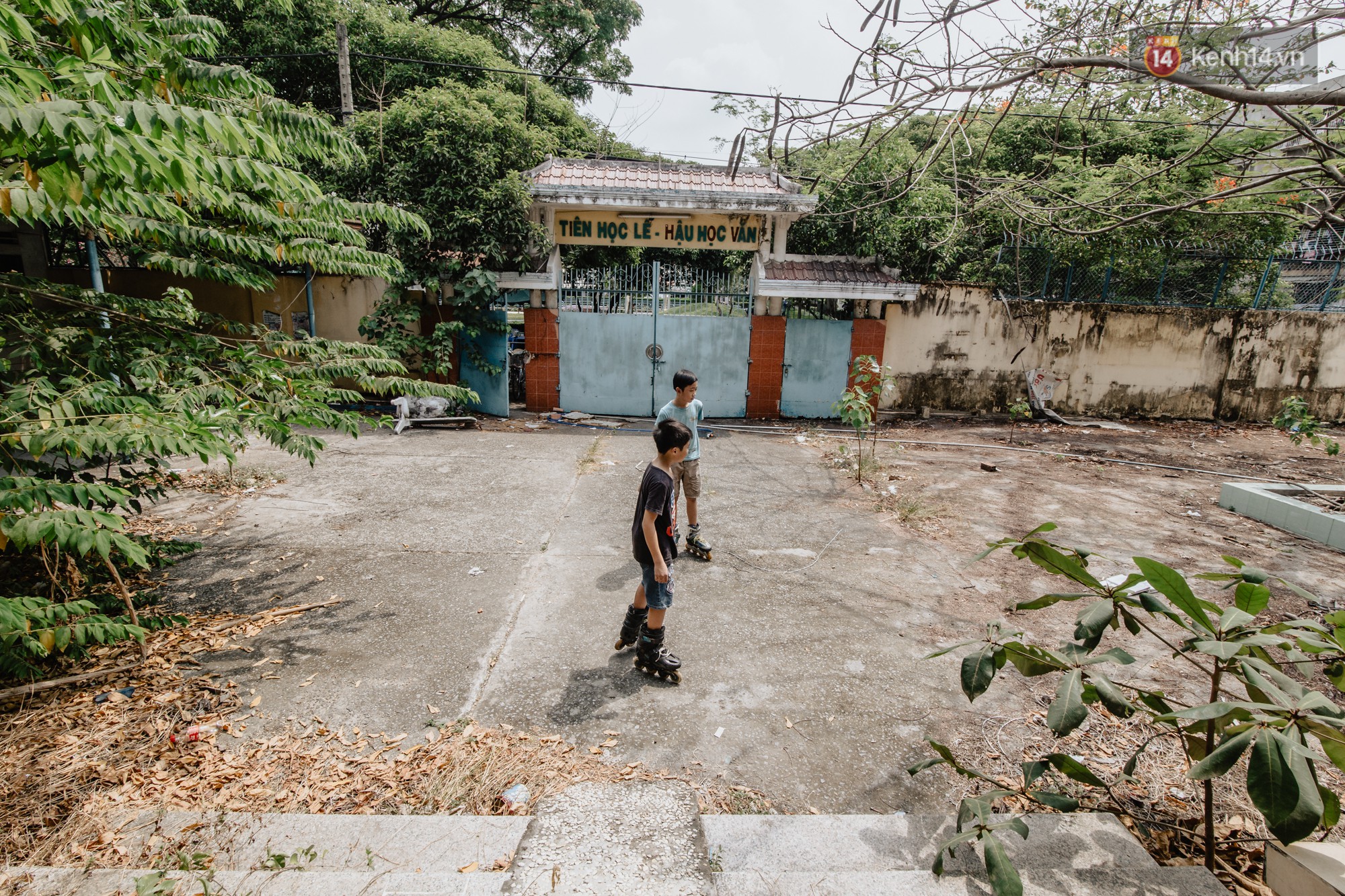 Khung cảnh rợn người bên trong trường học 40 năm tuổi bị bỏ hoang tại Sài Gòn - Ảnh 15.
