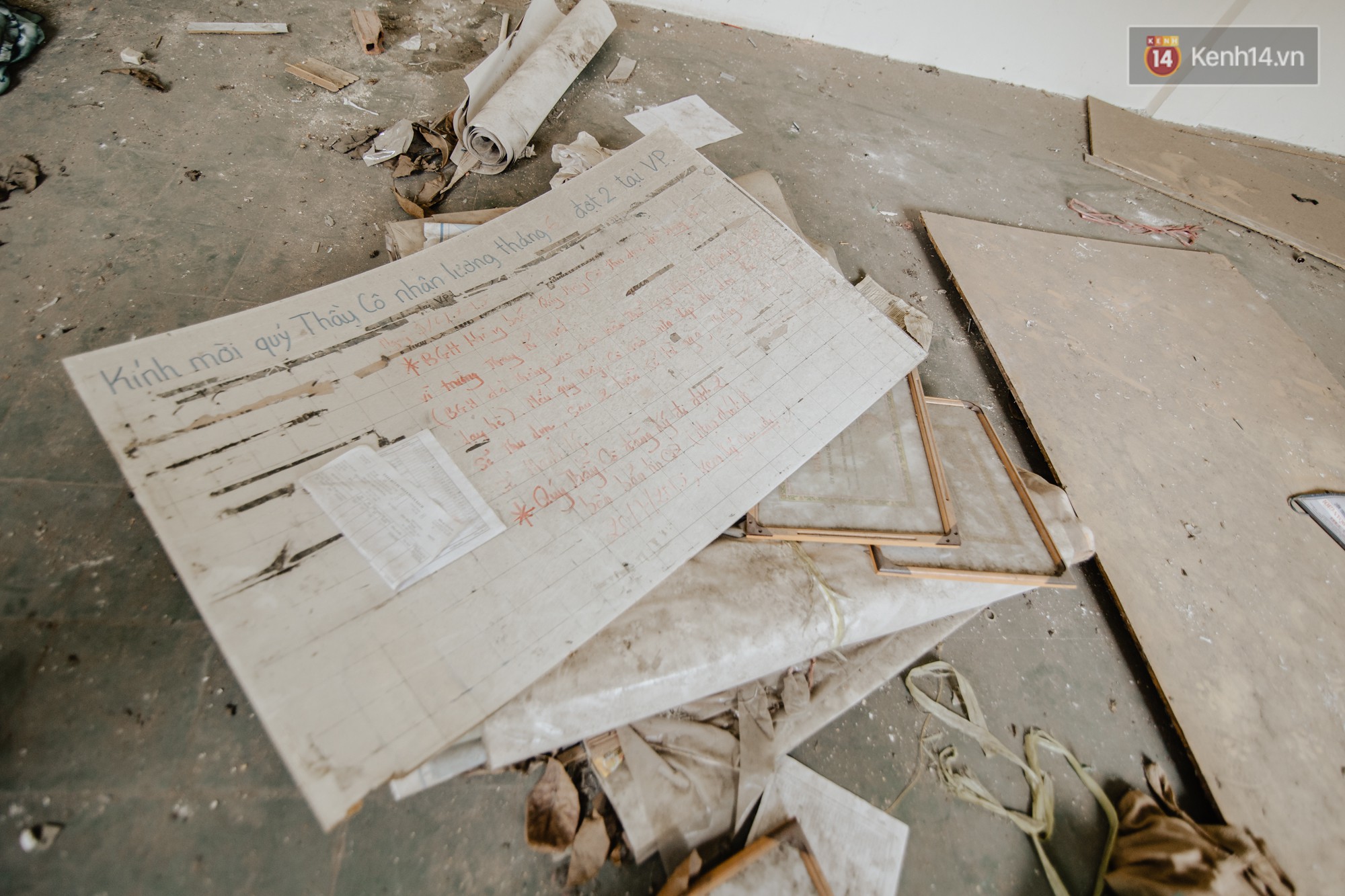 Khung cảnh rợn người bên trong trường học 40 năm tuổi bị bỏ hoang tại Sài Gòn - Ảnh 20.