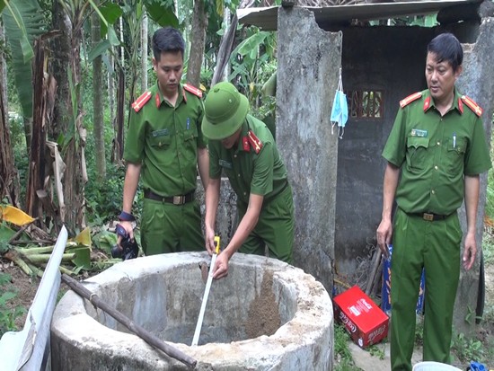 Điều tra nghi án cha ném con trai 1 tuần tuổi xuống giếng - Ảnh 1.