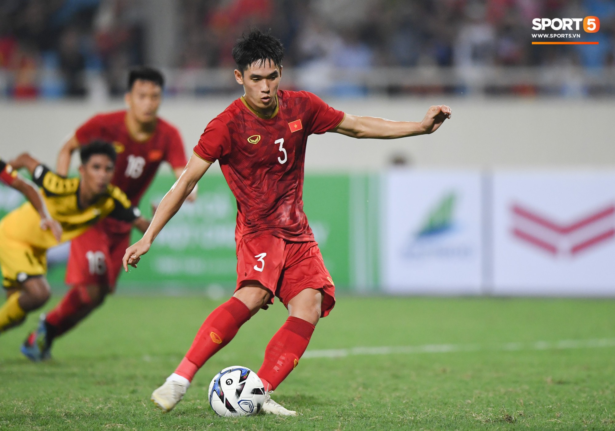 Ngày đầu làm đội trưởng của bé hạt tiêu Quang Hải - Ảnh 9.