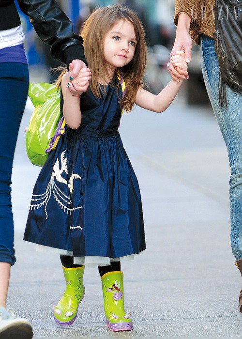 Con gái Tom Cruise mặc xuề xoà nhưng gây sốt vì xinh ngỡ ngàng: Đẳng cấp nhan sắc “công chúa Hollywood” - Ảnh 1.