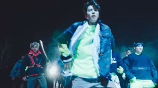 Stray Kids trở lại với MV đầu tư hơn ITZY, nhưng fan TWICE chỉ thắc mắc chiến lược mới này của JYP có lợi gì? - Ảnh 2.