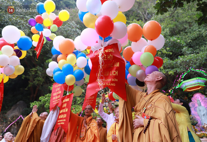 Hàng vạn người đổ về Đà Nẵng dự Lễ hội Quán Thế âm độc nhất vô nhị tại Việt Nam - Ảnh 13.