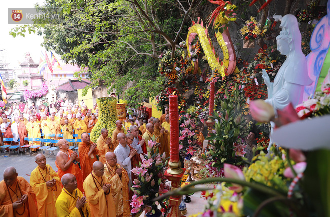 Hàng vạn người đổ về Đà Nẵng dự Lễ hội Quán Thế âm độc nhất vô nhị tại Việt Nam - Ảnh 9.