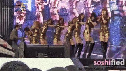 Khi idol là nghề nguy hiểm: Người bị chiếu laser vào mắt, kẻ suýt bị fan cuồng bắt cóc trước ngàn người - Ảnh 11.