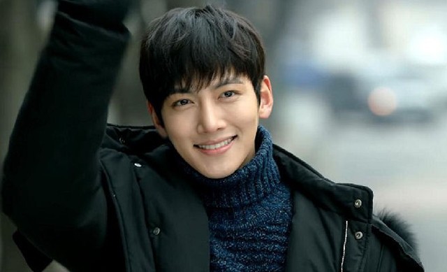 Ji Chang Wook - Nam thần may mắn né được đạn từ Burning Sun - Ảnh 3.